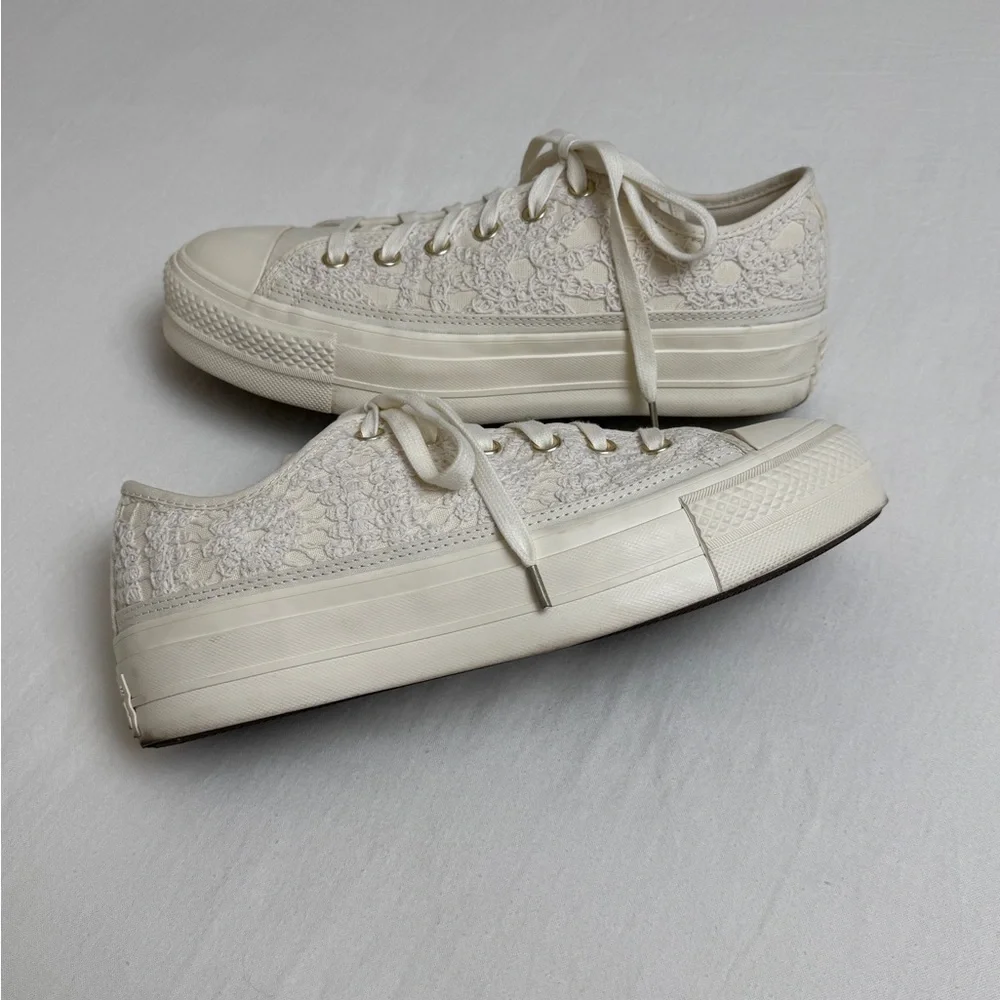 Converse Platform Low Tops In Off White Ivory Size 10 Boho Floral Embroidered